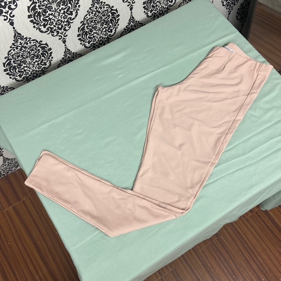 Women’s STRETCHY Leggings - Picture 5 of 8